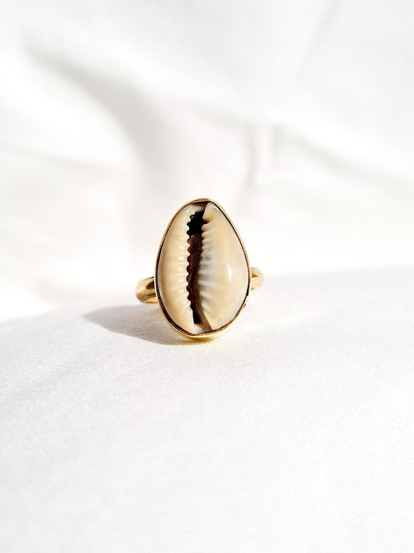 Cowrie shell ring– Brass