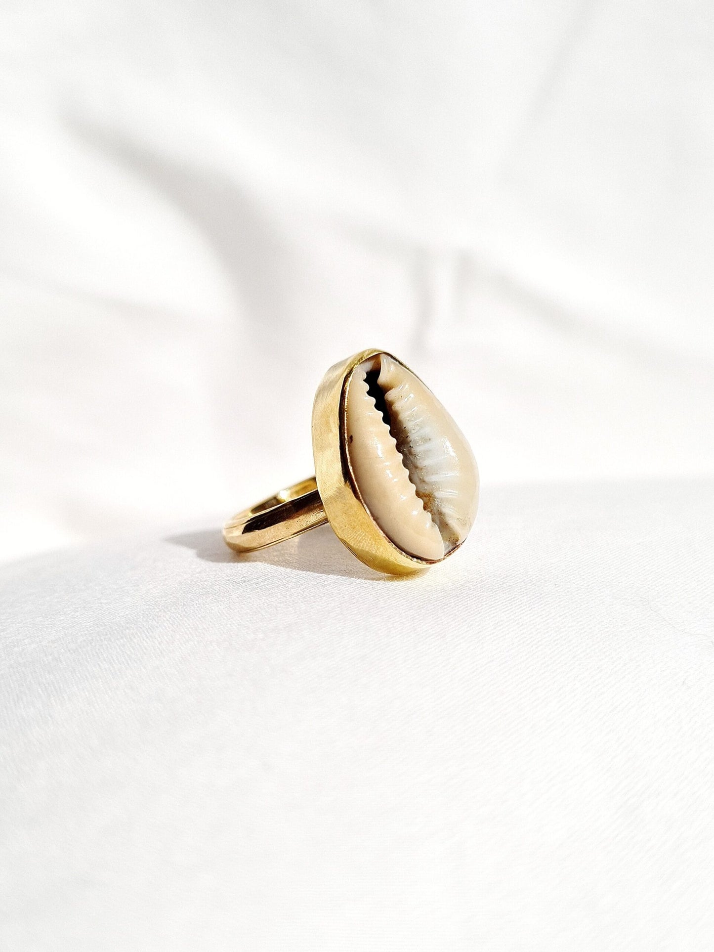 Cowrie shell ring– Brass