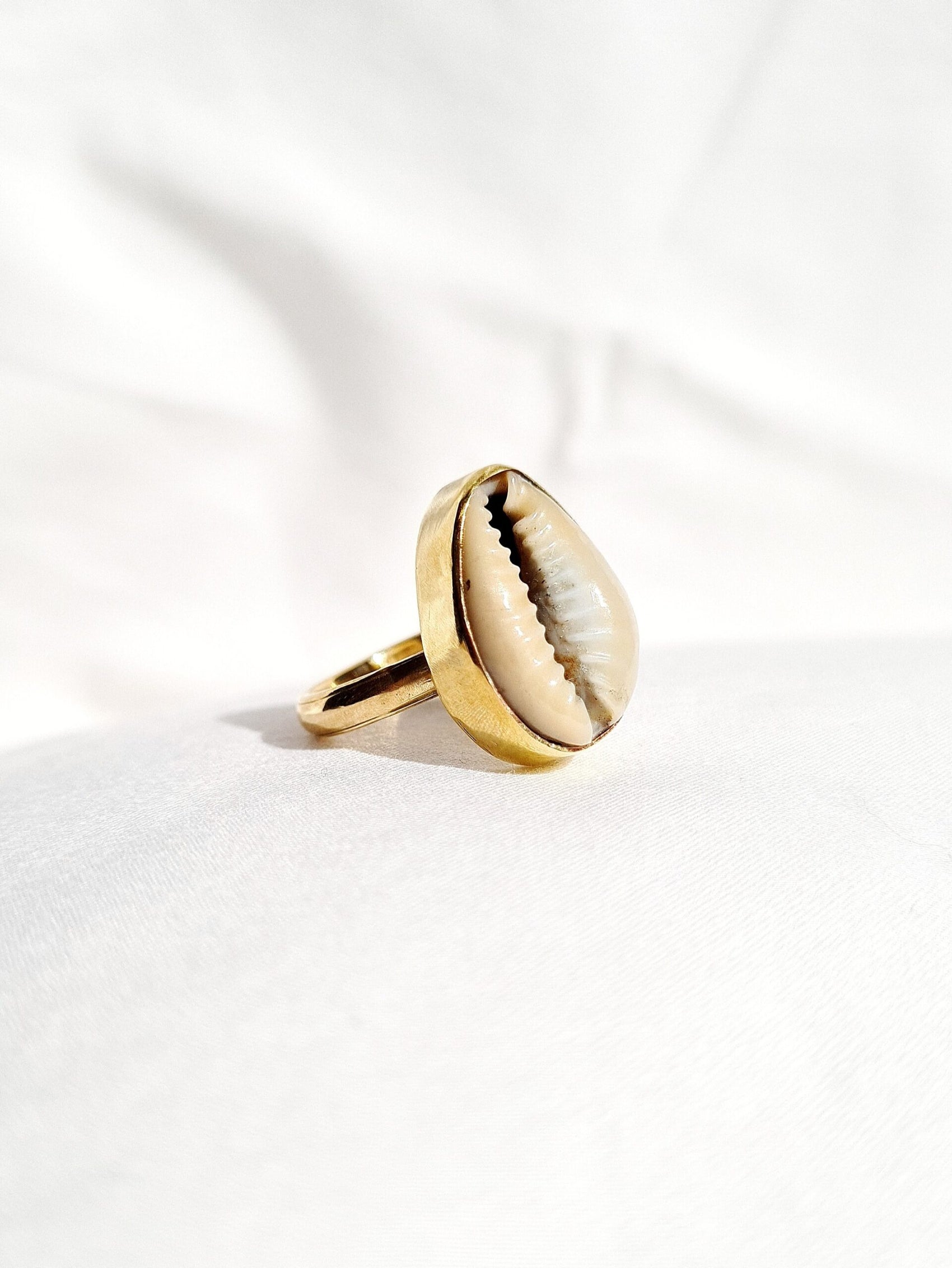 Cowrie shell ring– Brass