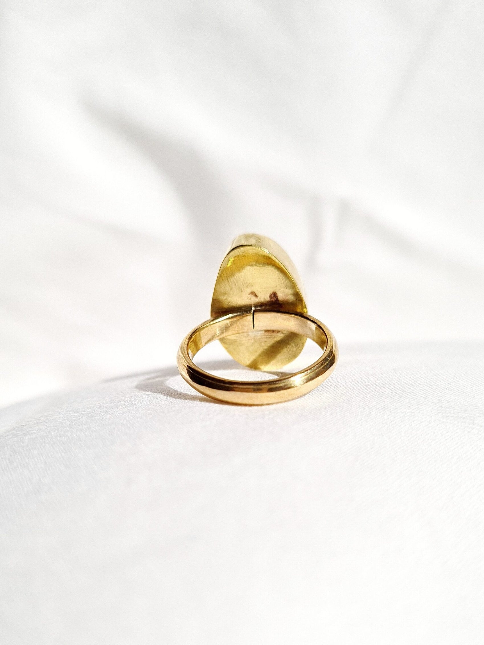 Cowrie shell ring– Brass