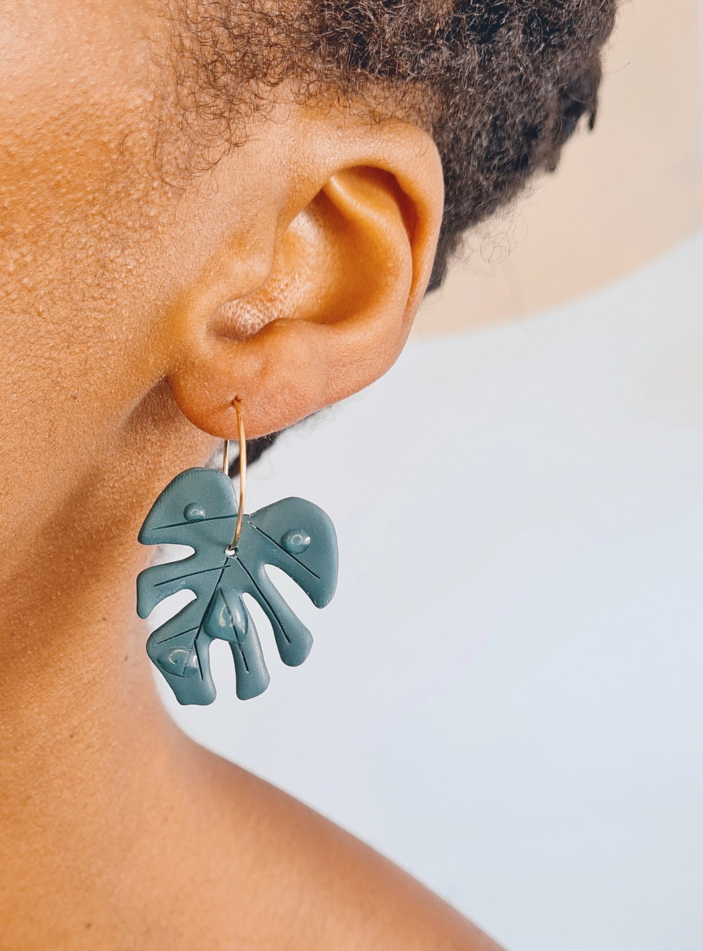 Green leaf - handmade clay earrings