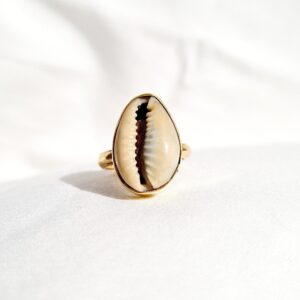 Cowrie shell ring– Brass